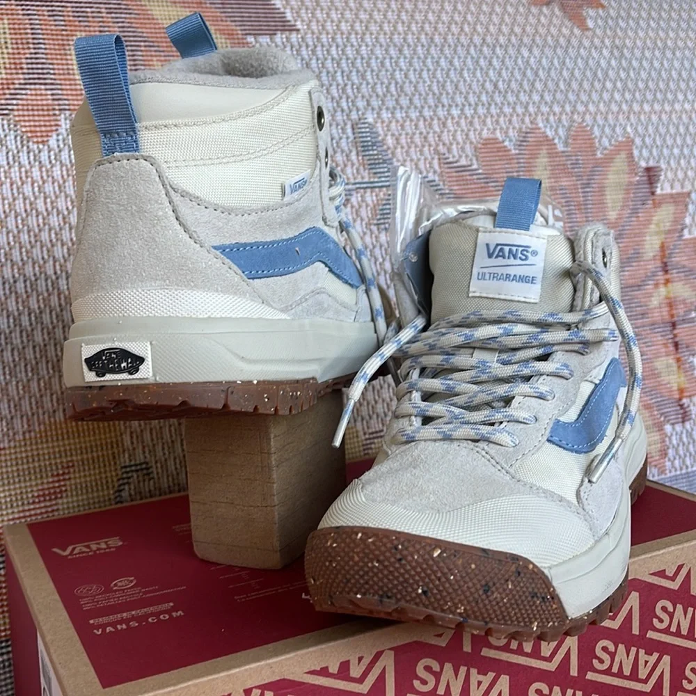 Vans Ultrarange Exo
Vintage White/Blue Stripe
VNOA5KS570U
WMNS Boots - Sneakers - Picture 10 of 16